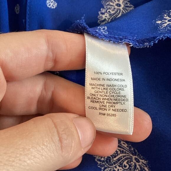 Express Portofino Shirt Size M Royal Blue Paisley Roll Tab Sleeve Work Office - Picture 9 of 9